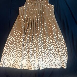 Brown and White Pleated dress with Scoop Neck